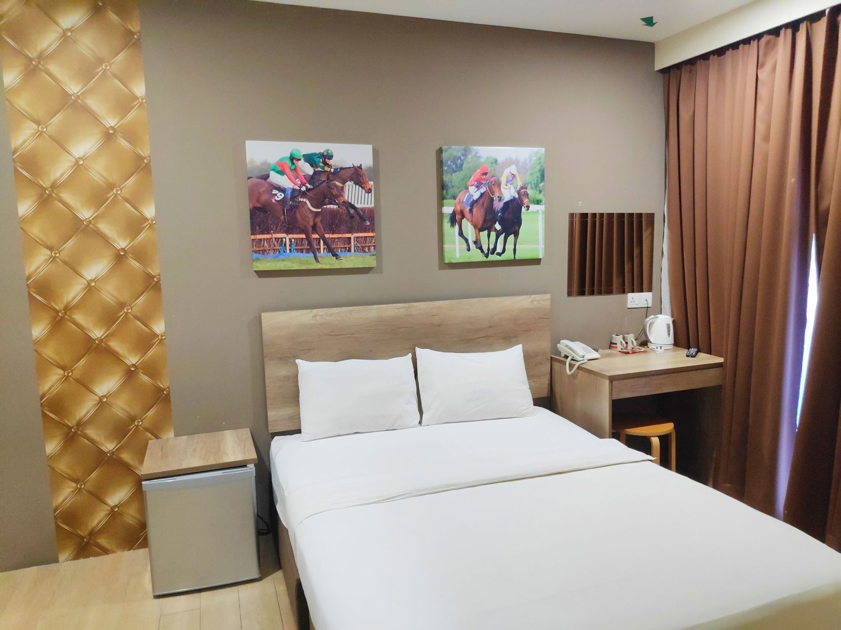 In-room safe, desk, soundproofing, iron/ironing board