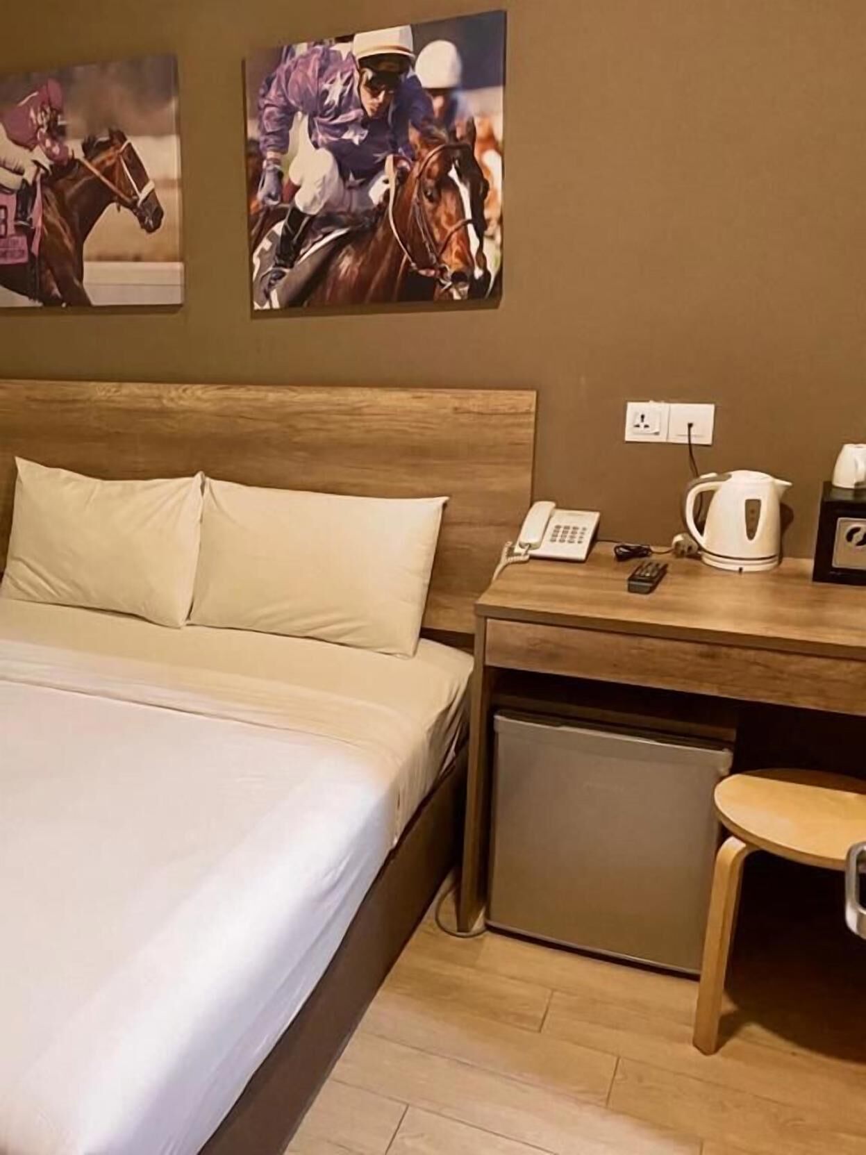 In-room safe, desk, soundproofing, iron/ironing board
