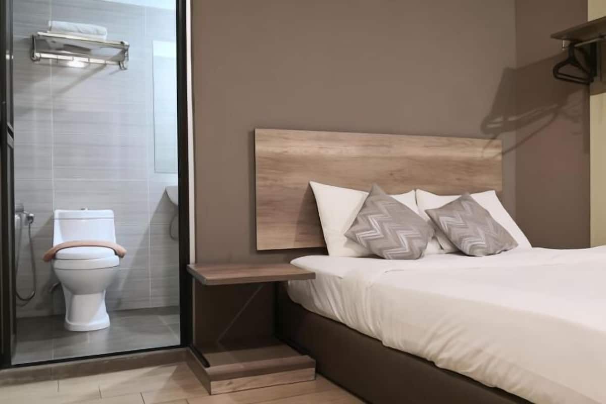 1 bedroom, in-room safe, desk, soundproofing