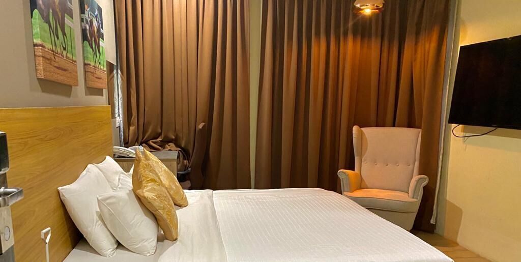 In-room safe, desk, soundproofing, iron/ironing board