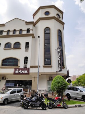 Front of property - SH Hotel Kota Damansara (Petaling Jaya)