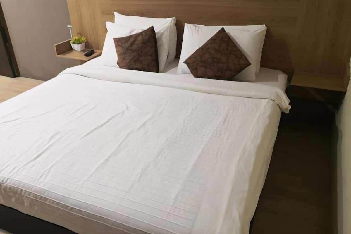 1 bedroom, in-room safe, desk, soundproofing