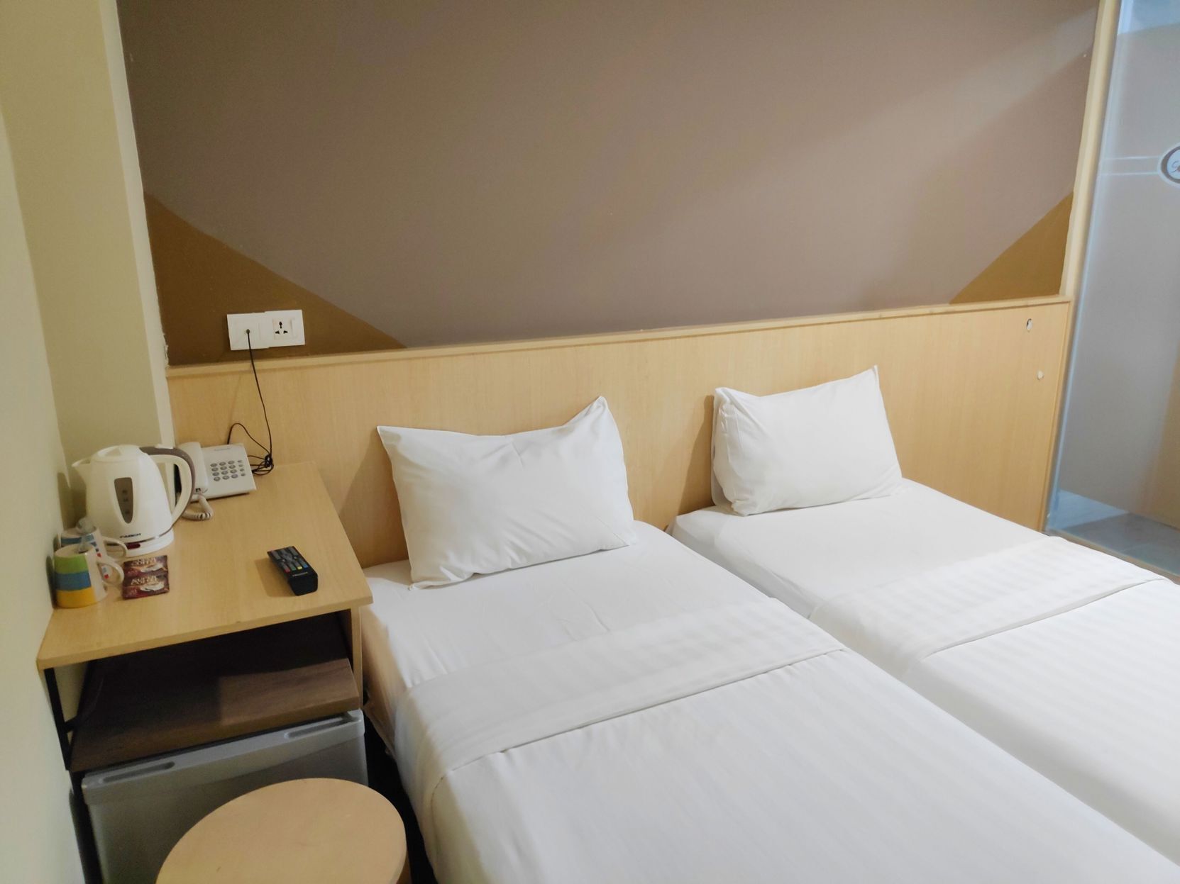 In-room safe, desk, soundproofing, iron/ironing board