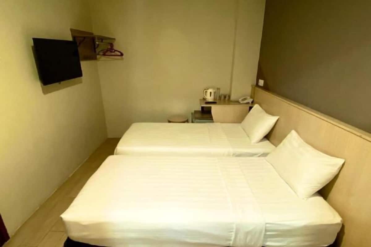 1 bedroom, in-room safe, desk, soundproofing
