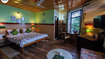 Panoramic Room | Rollaway beds, free WiFi, bed sheets