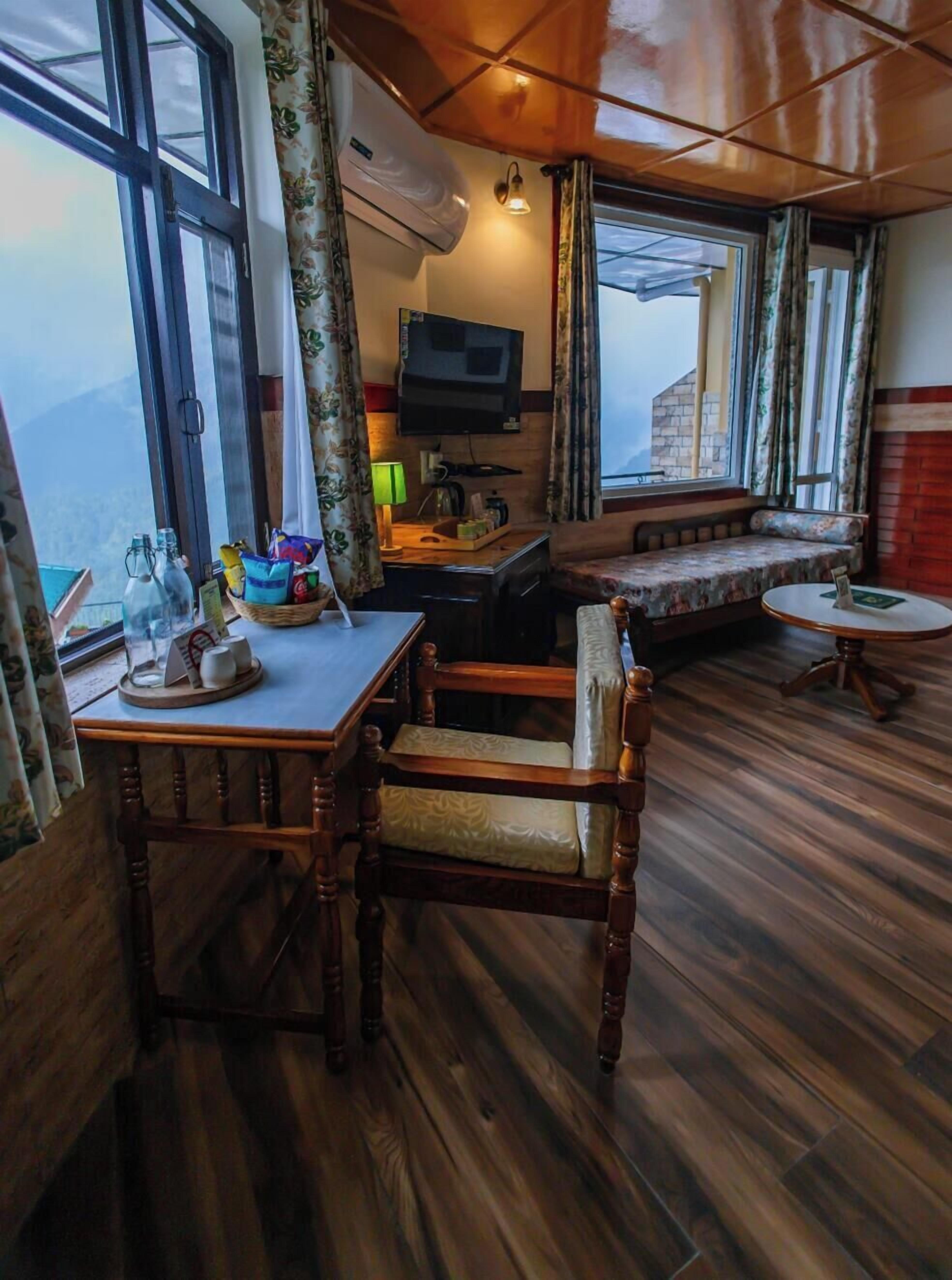 Panoramic Room
