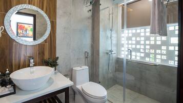 Buồng tắm vòi sen, đồ dùng nhà tắm miễn phí, máy sấy tóc
