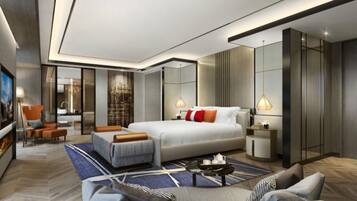 ميني بار وخزنة داخل الغرفة ومكتب وستائر تعتيم