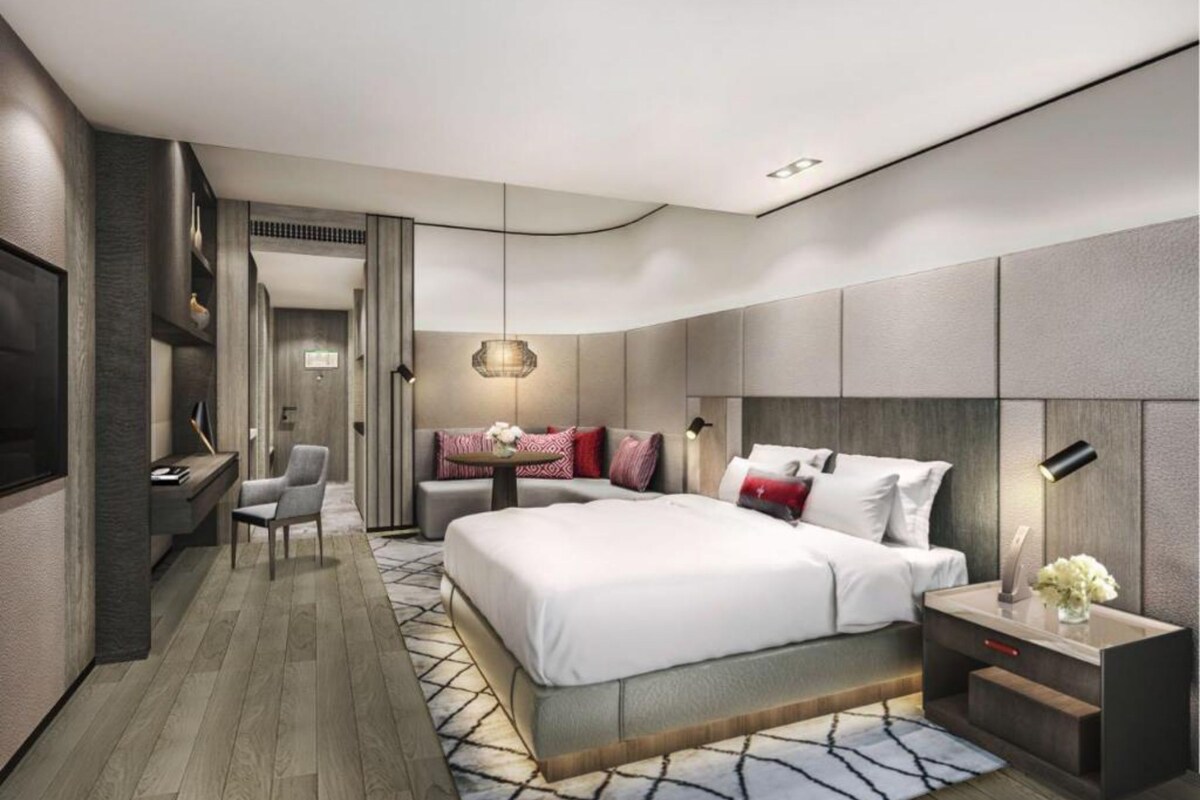 Standard Apartment, 1 King Bed | Minibar, in-room safe, desk, blackout drapes