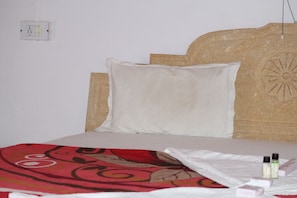In-room safe, rollaway beds, free WiFi, bed sheets - Jain Empire Resort (Jaisalmer)