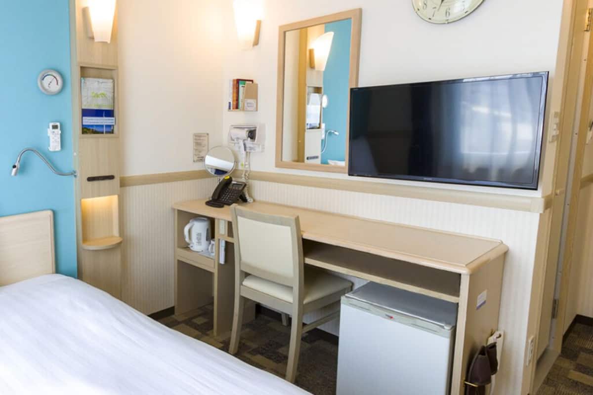 Bureau, espace de travail pour ordinateur portable, rideaux occultants
