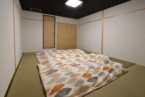 Private Vacation Home 1F | Free WiFi, bed sheets - Machi de kurasu Tengachaya-2 (Osaka)
