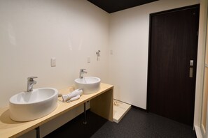 Private Vacation Home 1F | Bathroom sink - Machi de kurasu Tengachaya-2 (Osaka)