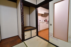 Casa (Private Vacation, 2F) | Wi-Fi de cortesia, roupa de cama