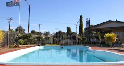Crossroads Motel