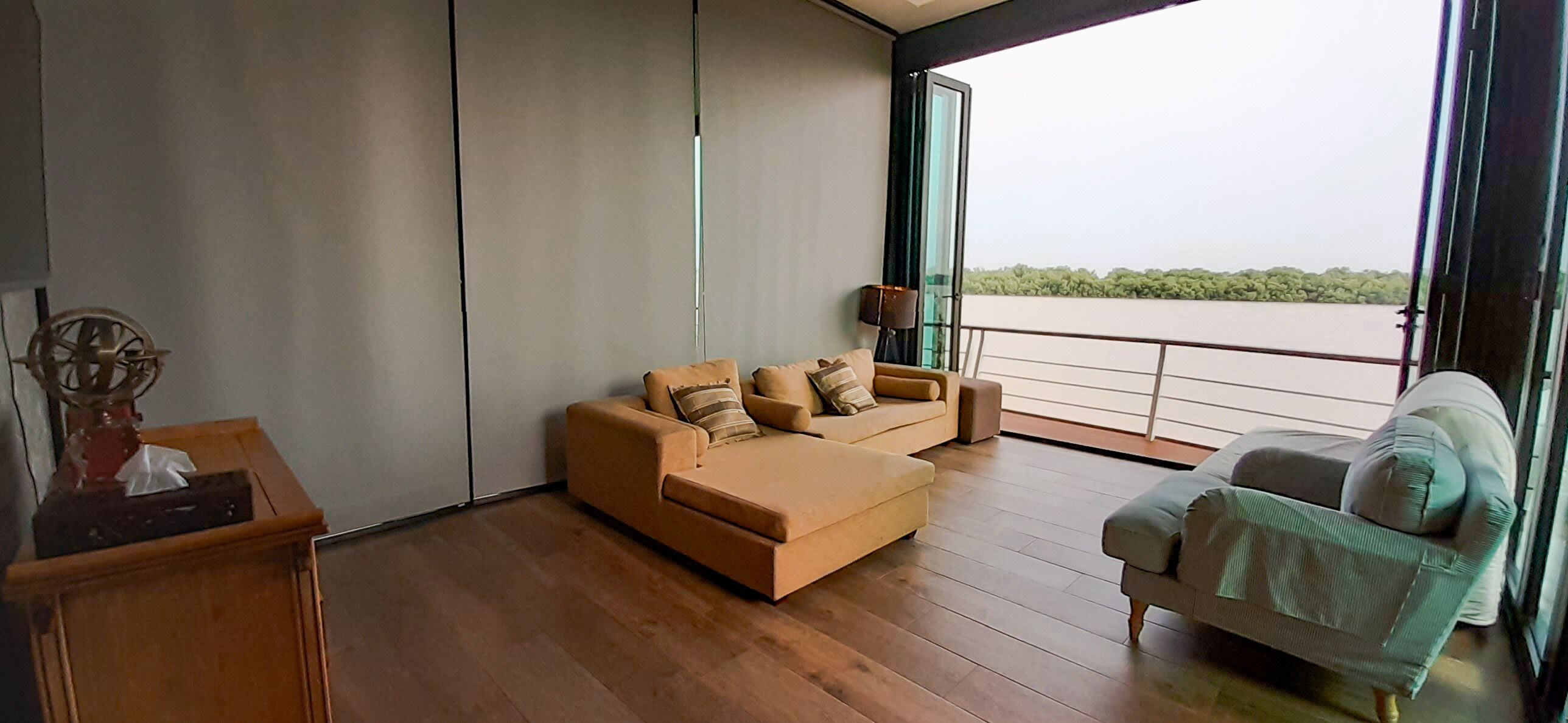 Family Room  | Living room | Flat-screen TV