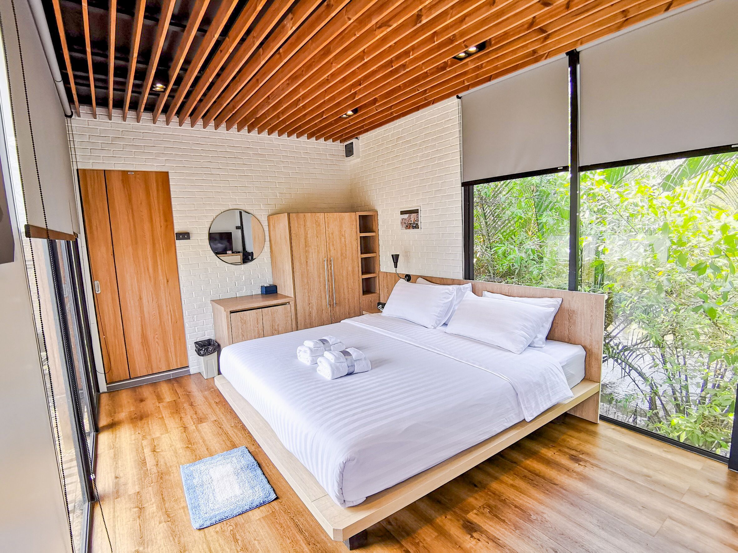 Executive Room | Premium bedding, blackout curtains, bed sheets