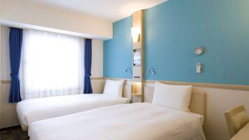Twin Room, Non Smoking | Desk, bed sheets