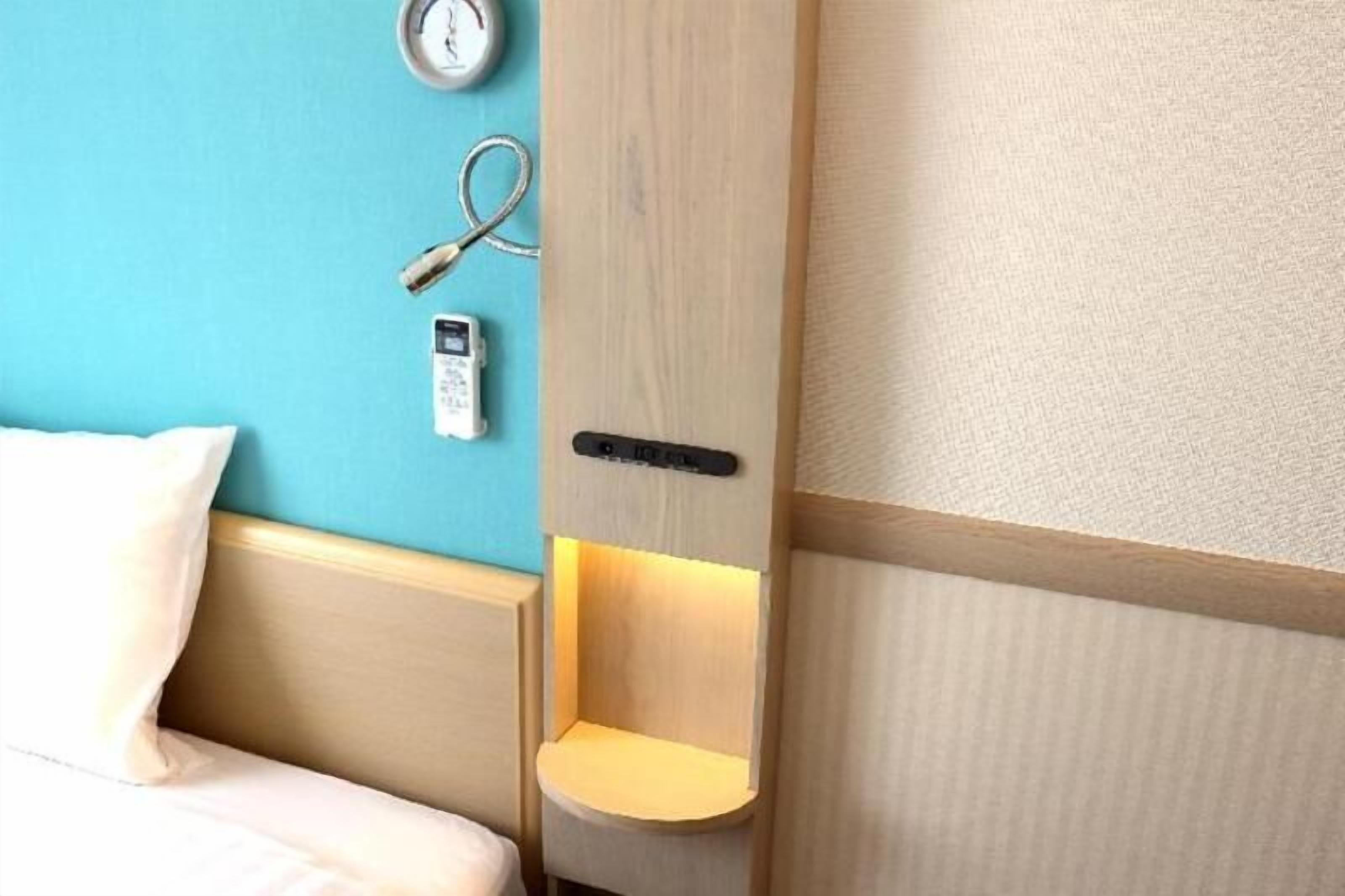 Desk, free wired internet, bed sheets