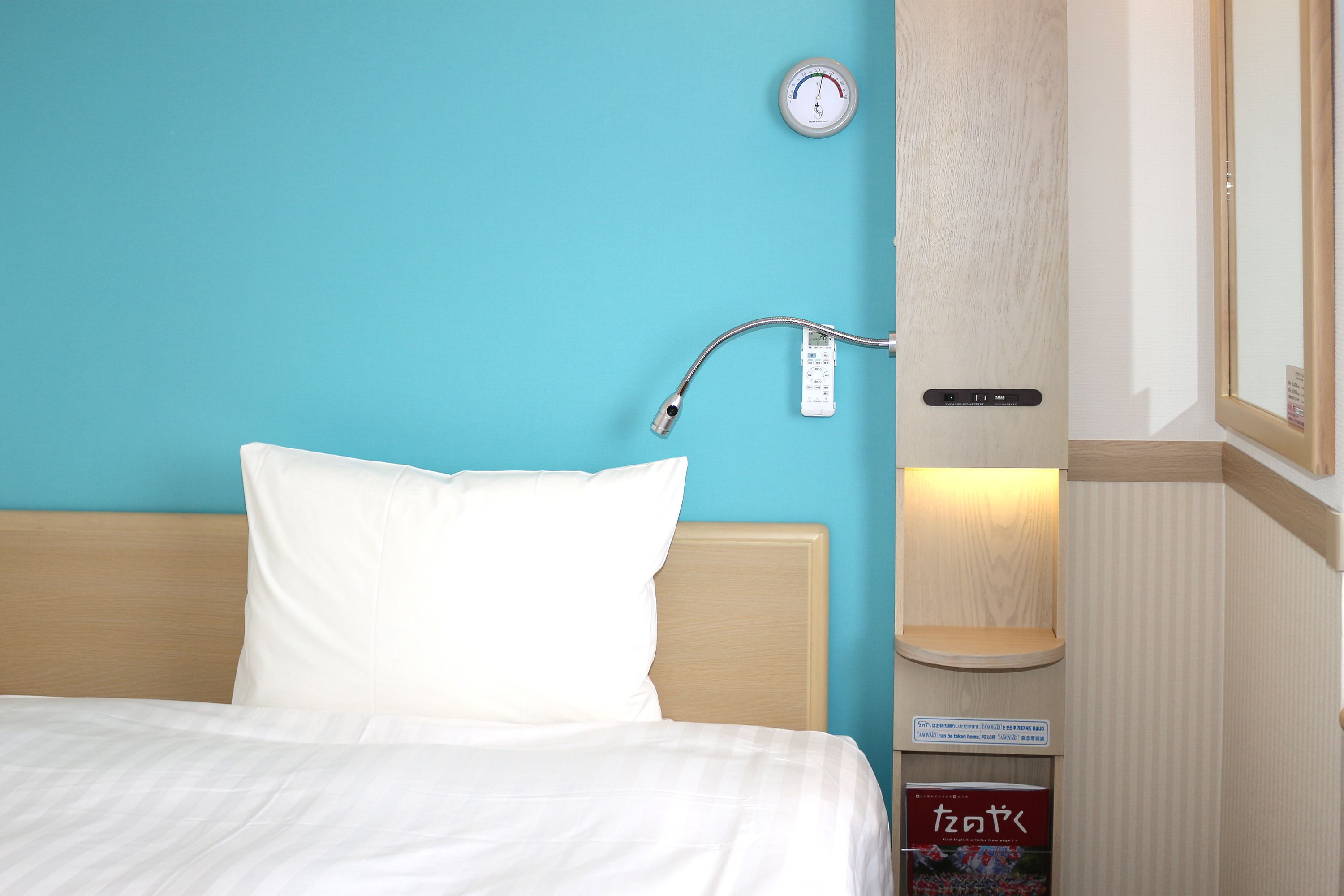 economy twin room, non smoking | room amenity