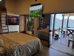 5 bedrooms, desk, free WiFi, bed sheets