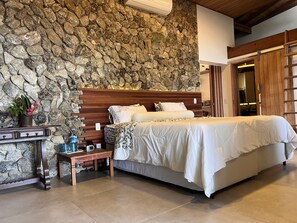 5 bedrooms, desk, free WiFi, bed sheets