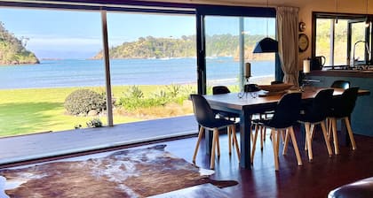 Stunning Beach-front house- Tutukaka harbour