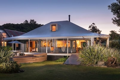 Stunning Beach-front house- Tutukaka harbour
