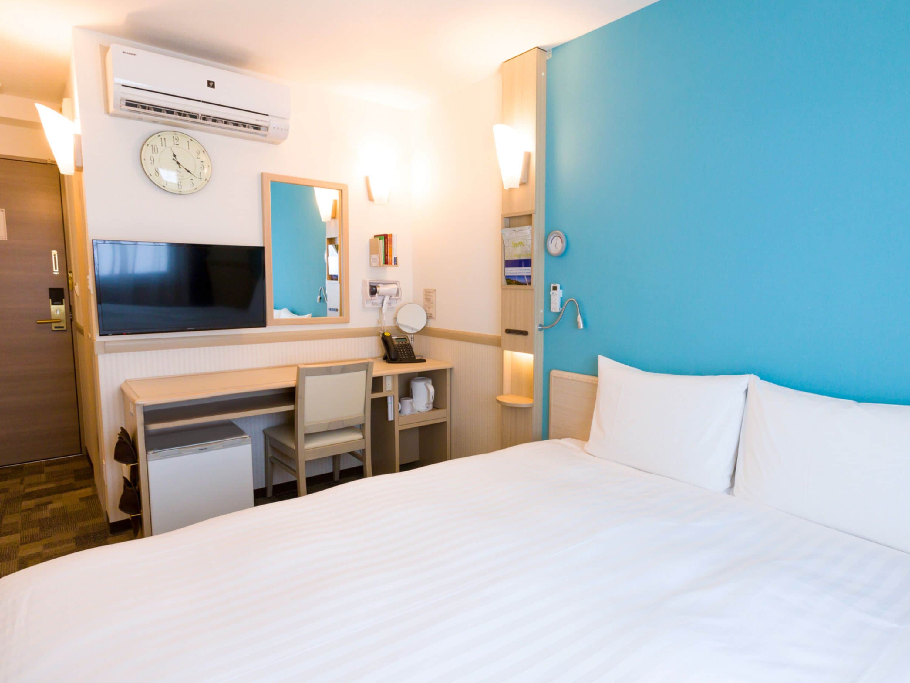 desk, free wired internet, bed sheets