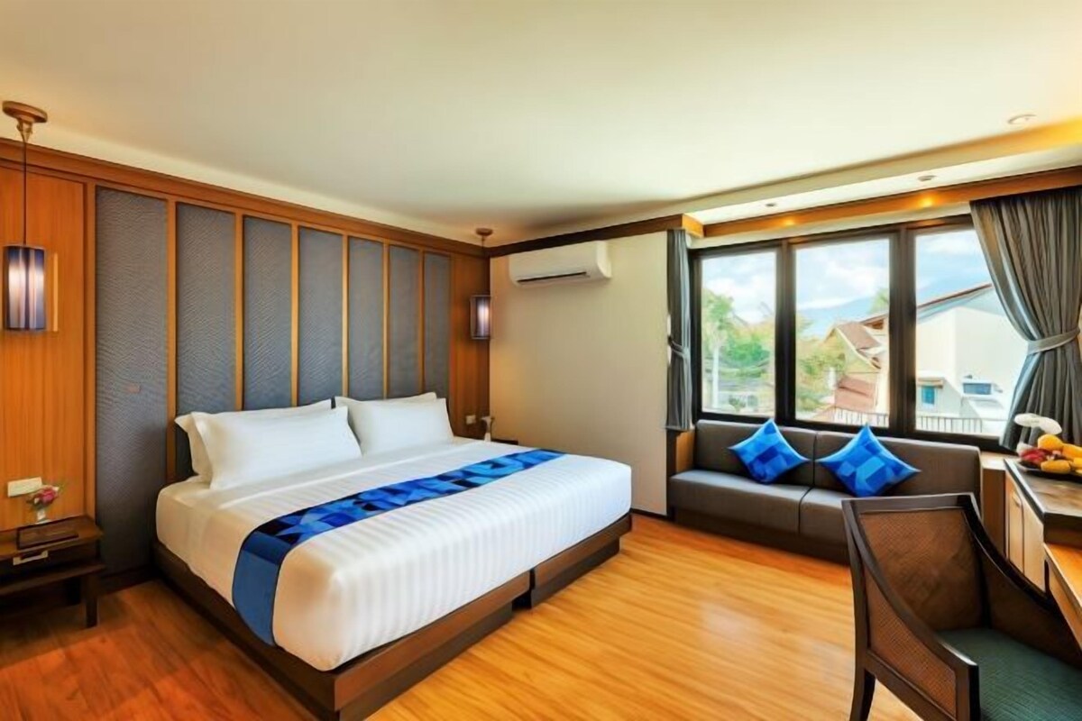In-room safe, desk, free WiFi, bed sheets