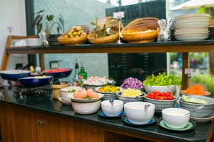 Daily continental breakfast (THB 280 per person)