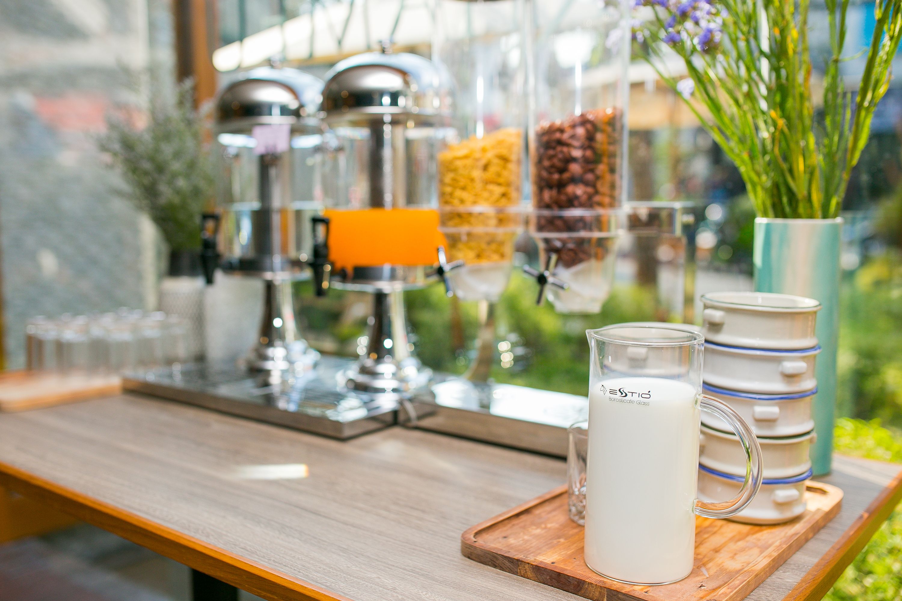 daily continental breakfast (thb 280 per person)