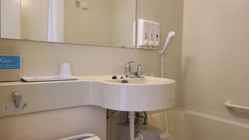Combined shower/bathtub, deep-soaking bathtub, free toiletries