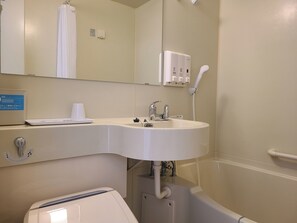 Combined shower/tub, deep soaking tub, free toiletries, hair dryer - Toyoko Inn Osaka Kyobashi Sakuranomiya (Osaka)
