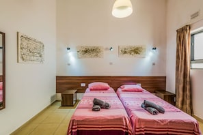 2 chambres, fer et planche Ă repasser, accĂšs Internet, draps fournis