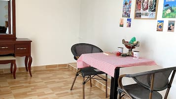 Leilighet – premier, tekjøkken, hageutsikt (Premier) | Spisestue