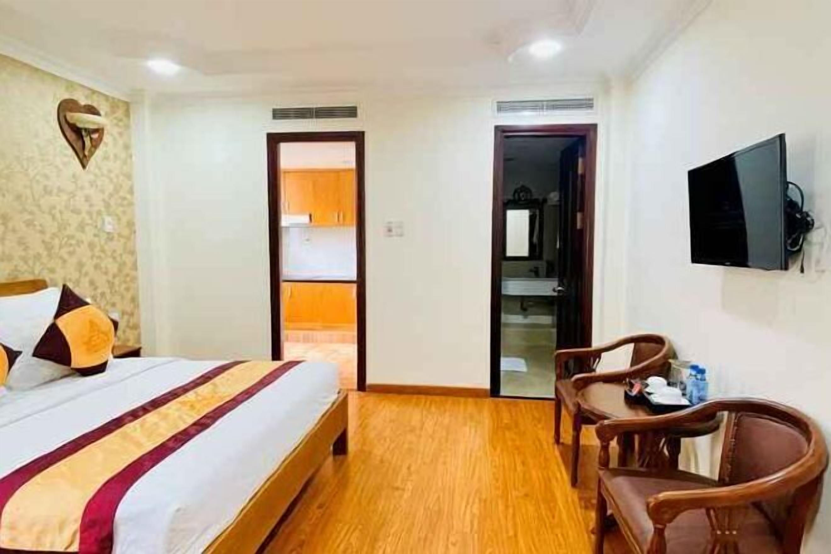 Peti besi dalam bilik, meja, ruang kerja komputer riba 