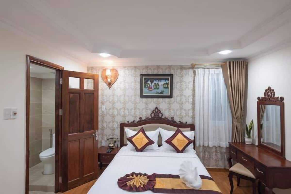 In-room safe, desk, laptop workspace, blackout curtains