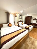 Signature Room, Kitchenette, Garden View | In-room safe, desk, laptop workspace, blackout curtains