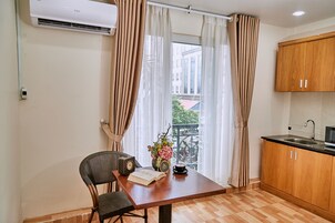 Signature Room, Kitchenette, Garden View | Private kitchen | Fridge