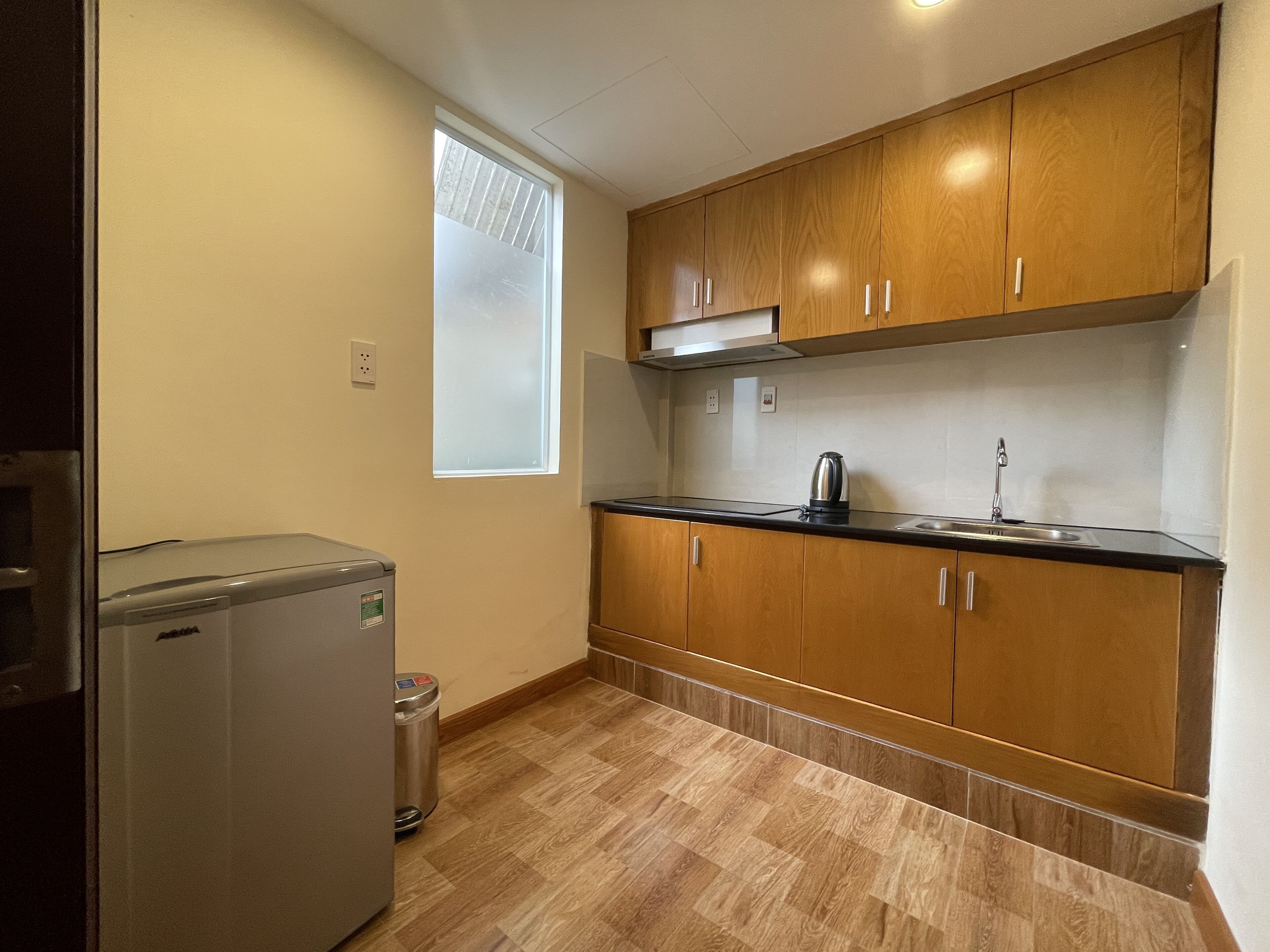 family apartment, non smoking, kitchenette | private kitchen | fridge