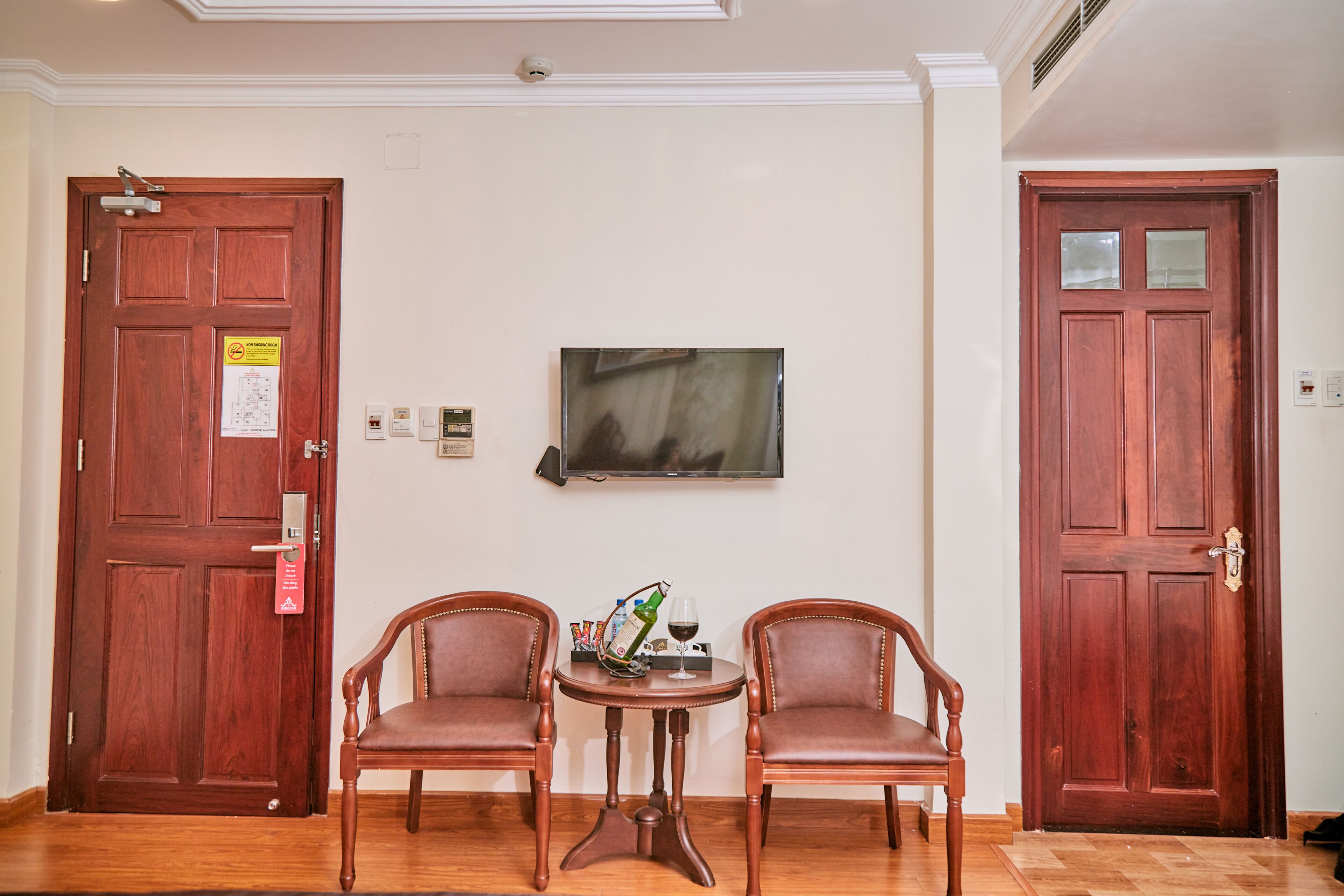 signature room, kitchenette, garden view | 1 bedroom, in-room safe, desk, laptop workspace