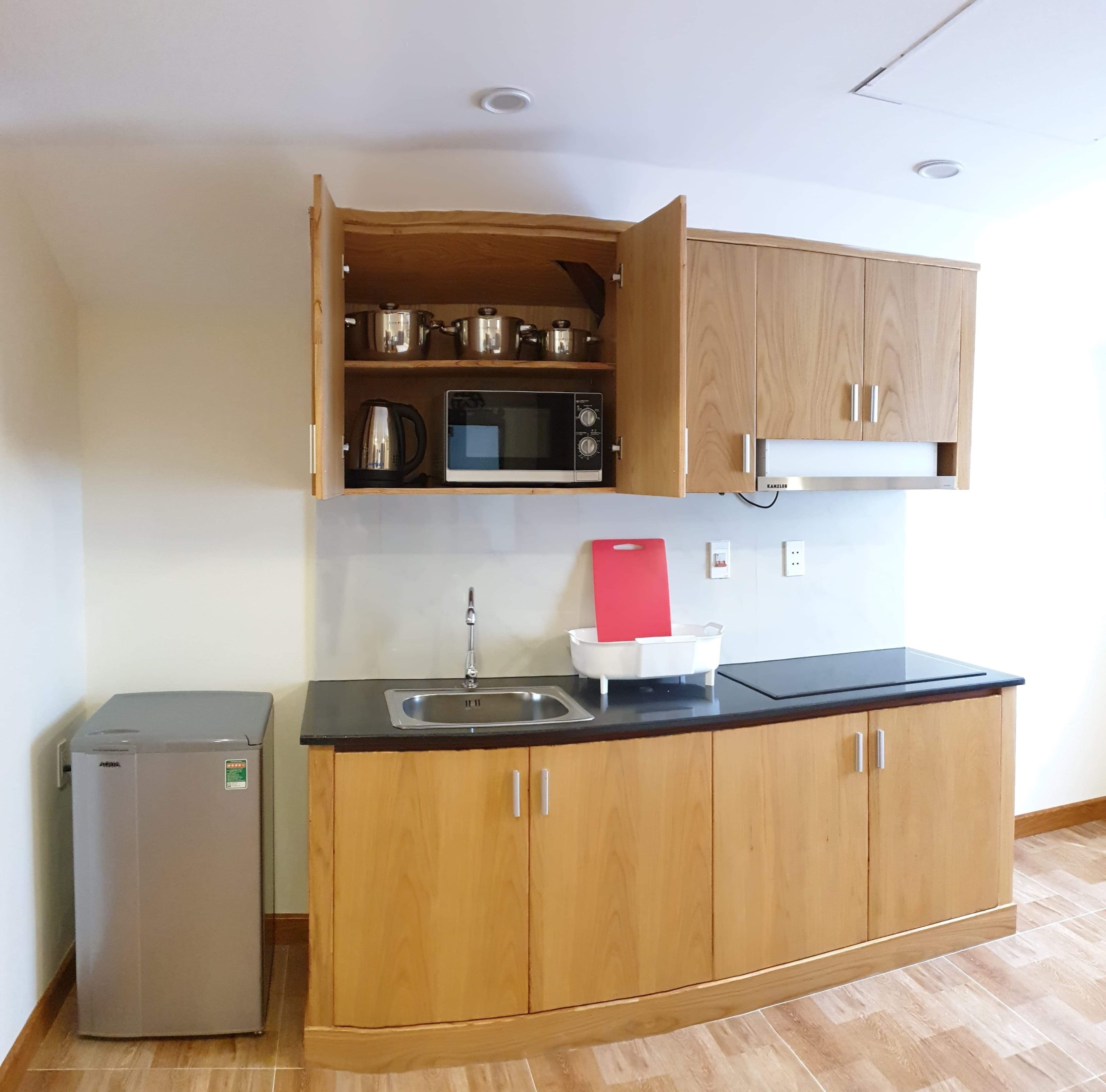 family apartment, non smoking, kitchenette | private kitchen | fridge