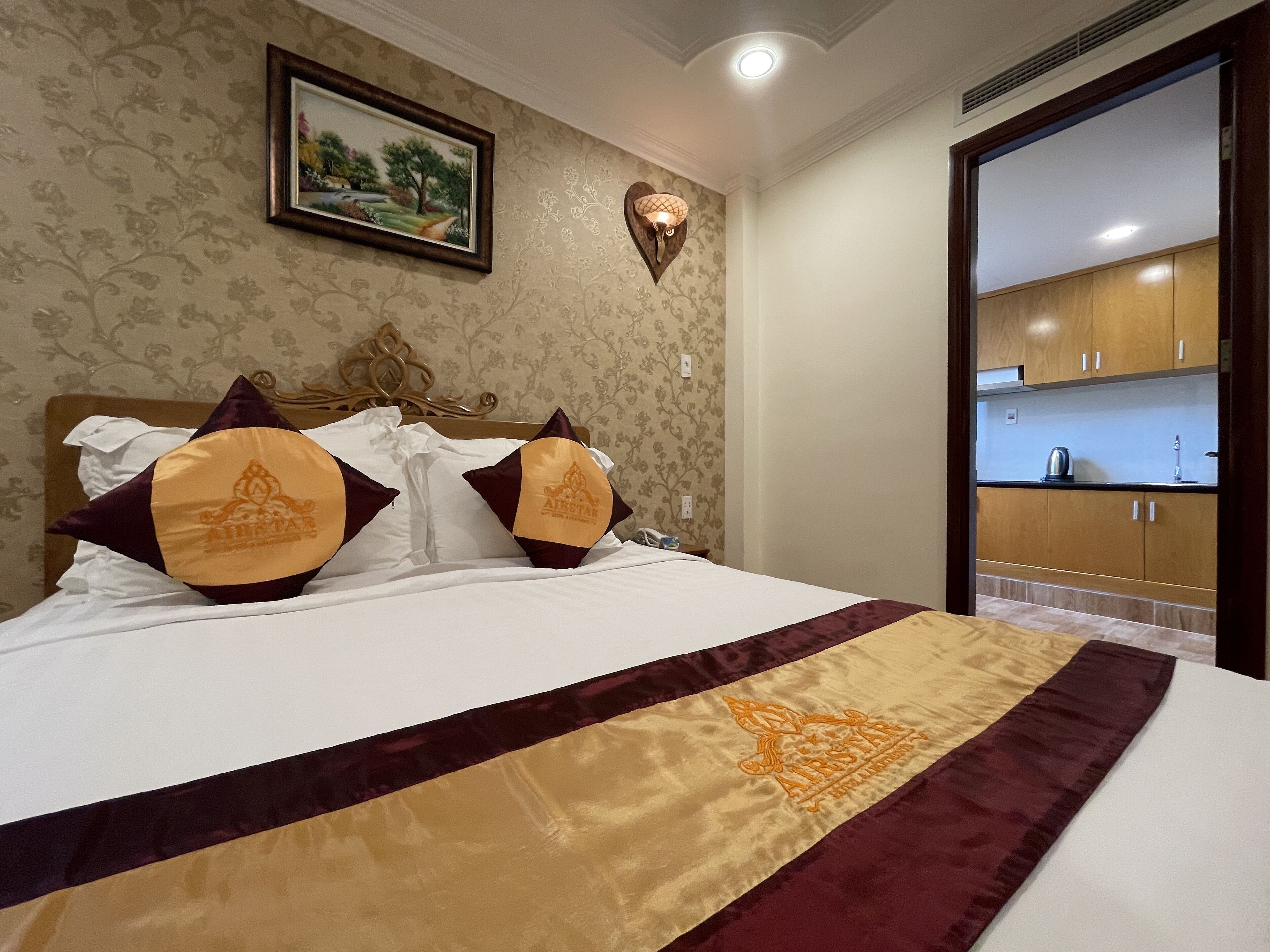 family apartment, non smoking, kitchenette | 1 bedroom, in-room safe, desk, laptop workspace