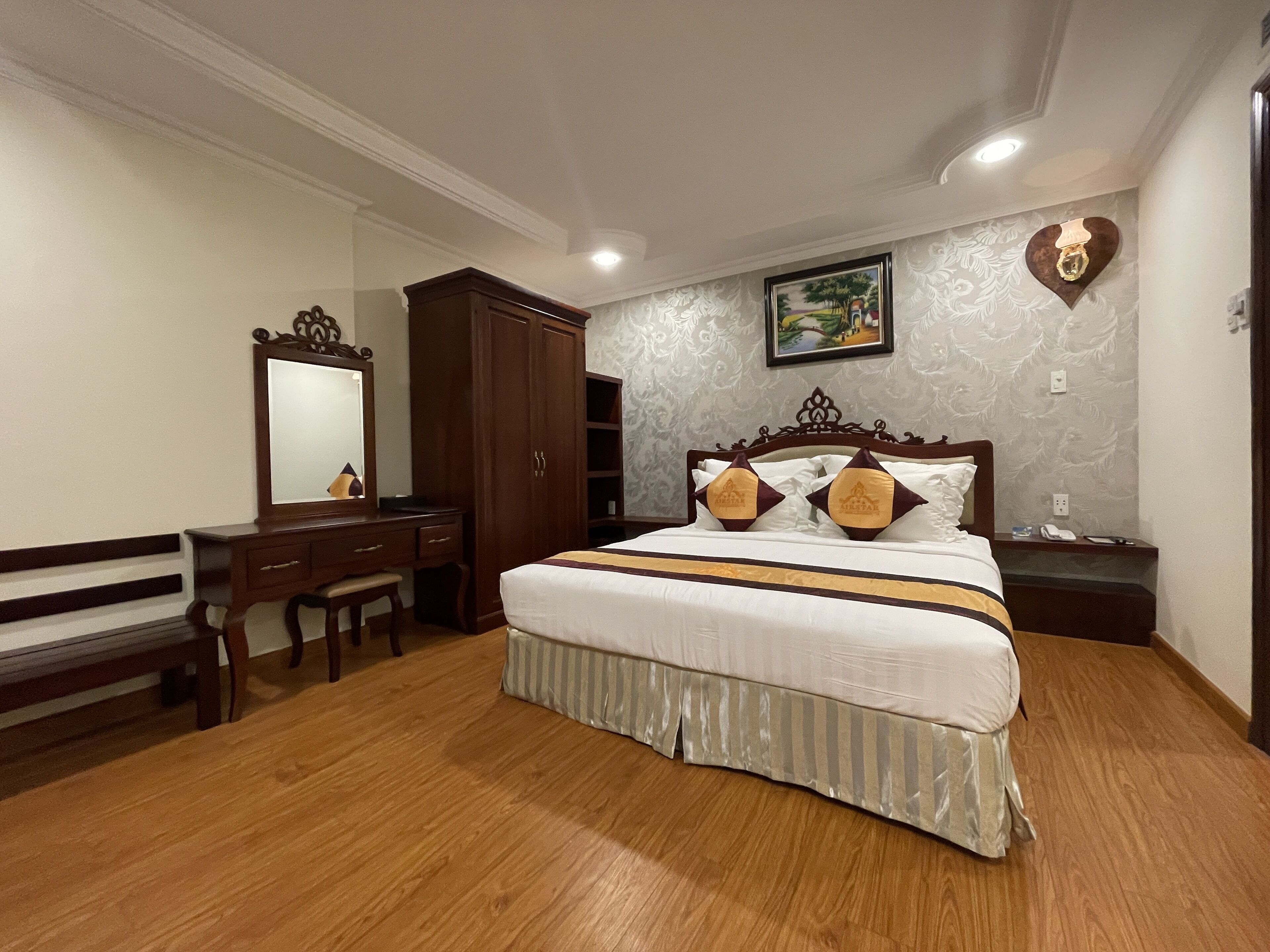 family apartment, non smoking, kitchenette | 1 bedroom, in-room safe, desk, laptop workspace