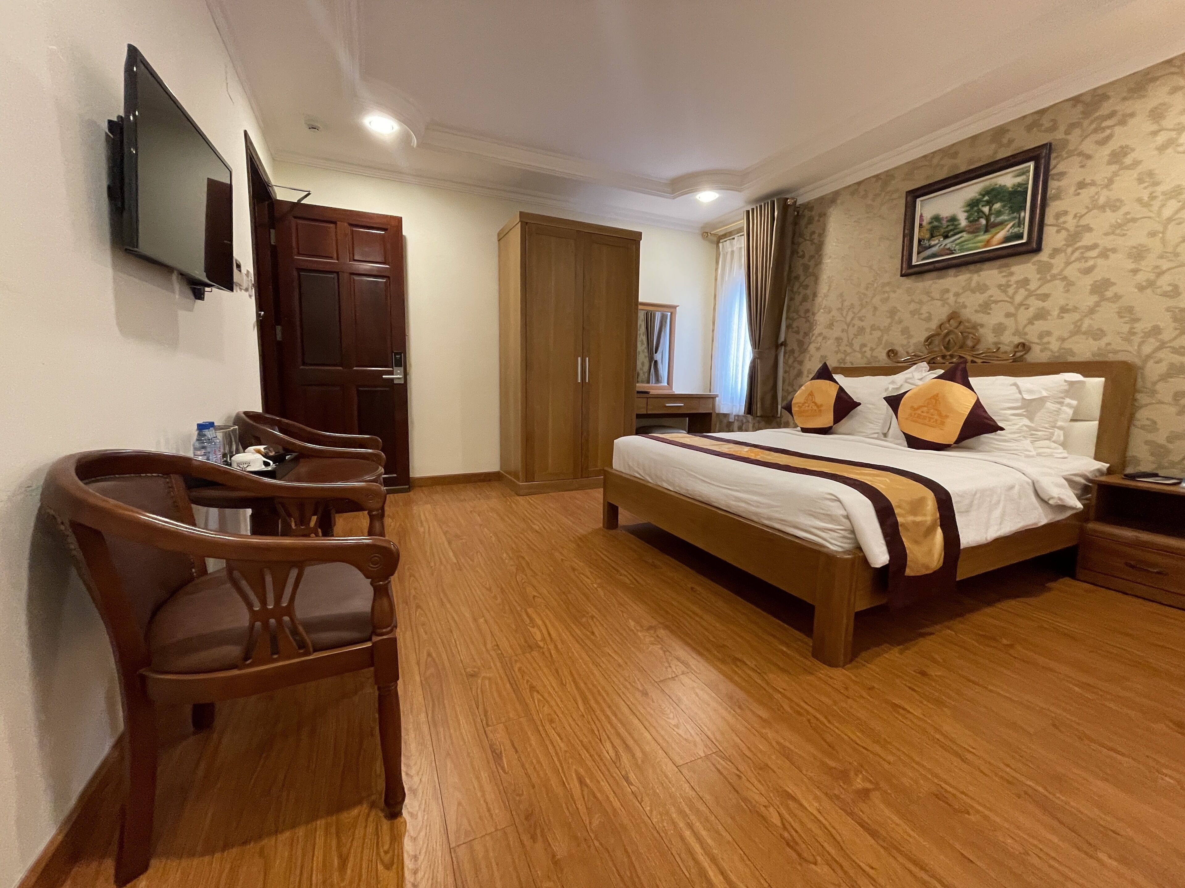 family apartment, non smoking, kitchenette | 1 bedroom, in-room safe, desk, laptop workspace