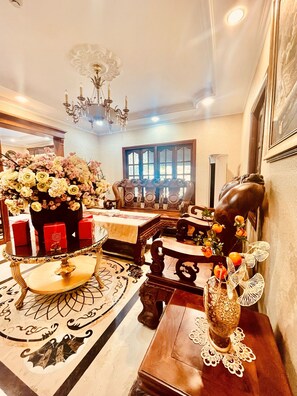 Lobby sitting area - Airstar Hotel & Apartment (Ho Chi Minh City)