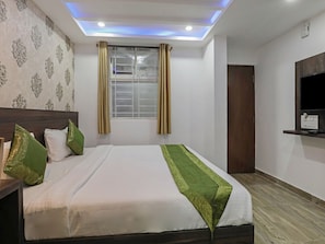 Habitación económica doble, 1 cama de matrimonio, no fumadores, vistas a la ciudad | Escritorio y espacio para trabajar con un portátil
