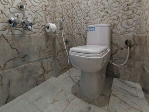 Standard Room, Non Smoking, City View | Bathroom