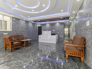 Lobby sitting area - Treebo Trend White Inn (Bengaluru)